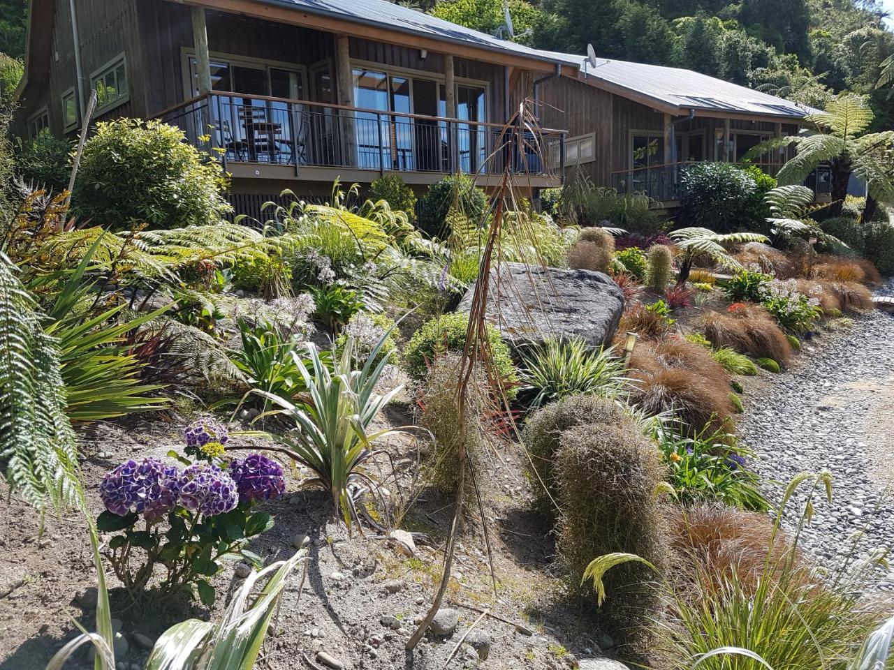 Riverstone Retreat Karamea Eksteriør billede